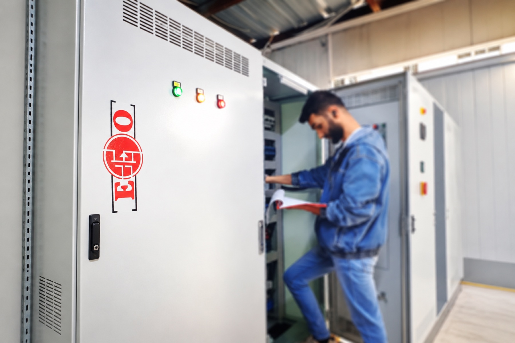 Saha Hizmeti — Montaj, MEGGER izolasyon, canlı I/O testi, devreye alma ve saha revizyonu. EGO Automation